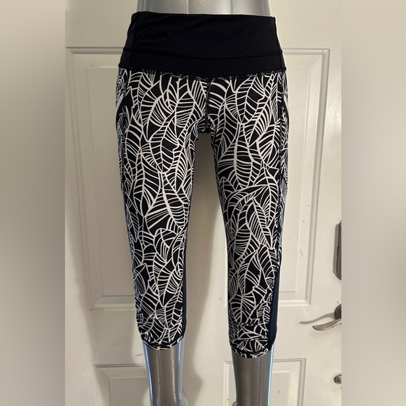 lululemon athletica Pants - Lululemon Run a Marathon Crop II Pretty Palm Black Angel Wing Leggings Size 6